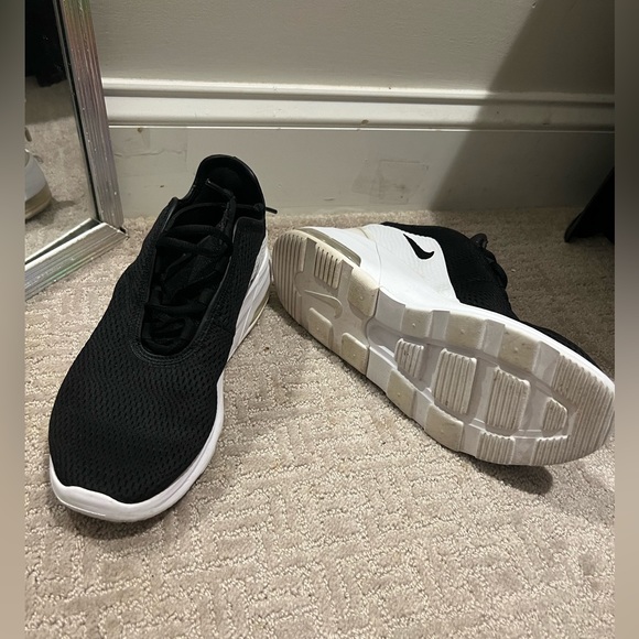 Nike air max motion 2. SIZE 9. Fairly worn. Fabric material.Good exercising shoe - Picture 3 of 9